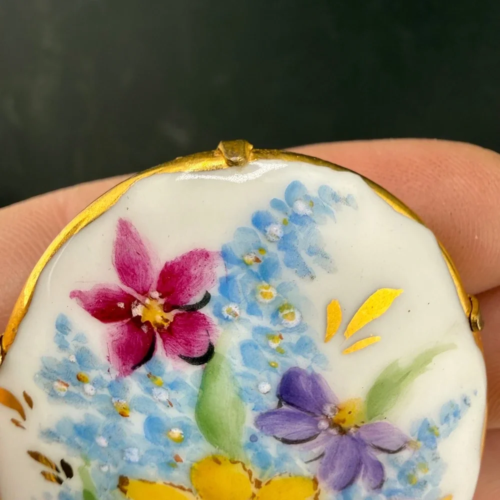 Vintage Victorian Hand Painted Floral Porcelain Brooch Multicolor Gold Tone
